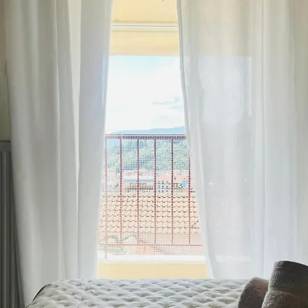 Hillside Balcony View 4 Guests